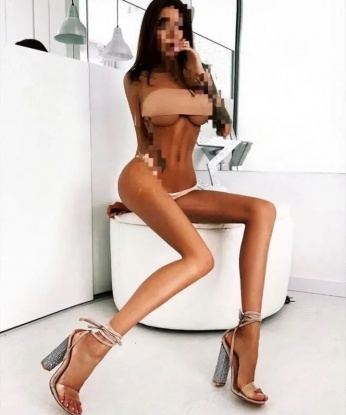 У меня настоящая фигура Богини, а моя нежная кожа будет твоим магнитом для прикосновений. Мои услуги настолько разнообразны, что у тебя просто закружится голова. Я умею доставить удовольствие тебе и твоим друзьям, мы можем развлечься с играми и игрушками. Отправься в страну ласк и удовольствия со мной. Мои отзывы говорят сами за себя - каждый мужчина уходит доволен и счастливым. Доверься мне и ты поймешь, каким может быть настоящий взрыв страсти! На моих фото я выгляжу дико сексуально, и вживую я только улучшаюсь. Так что не теряй время и приглашай меня в свою постель, чтобы насладиться незабываемым приключением! 😉 Чарлина