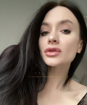 Готова погрузить тебя в мир наслаждения и релаксации. 💋
Мои услуги разнообразны: классический и эротический массаж, французский без резинки, GFE, ролевые игры и многое другое. 🎭
Обещаю незабываемые моменты и расслабление после напряженного дня. Внешность соответствует фото, которые можешь увидеть. 💯
Отзывы моих довольных клиентов говорят сами за себя – убедись сам! 🥰
📞 Запишись на встречу со мной уже сейчас и погрузись в мир наслаждения в Москве! ✨ Виктория